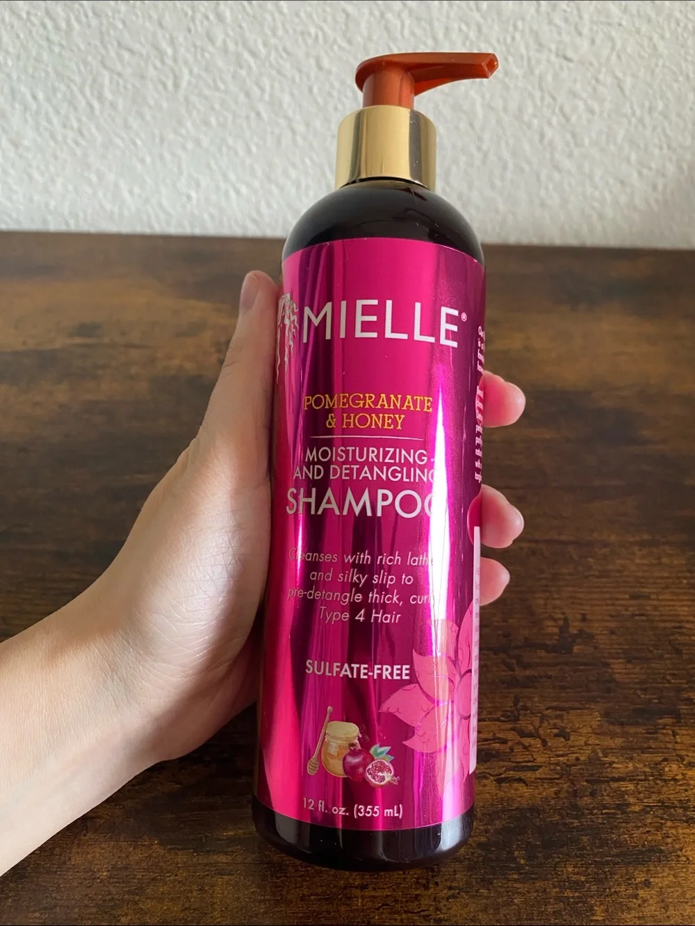Mielle Pomegranate & Honey Moisturizing Detangling Shampoo